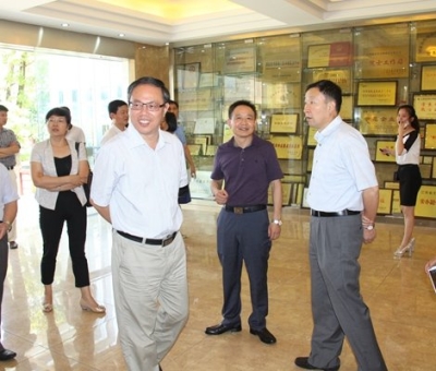 江西省委統(tǒng)戰(zhàn)部副部長、省民宗局局長張勇蒞臨仙客來公司調(diào)研