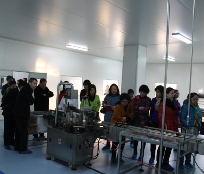 省農(nóng)業(yè)廳副廳長(zhǎng)程關(guān)懷、工會(huì)主席鄧付生一行蒞臨仙客來(lái)公司考察