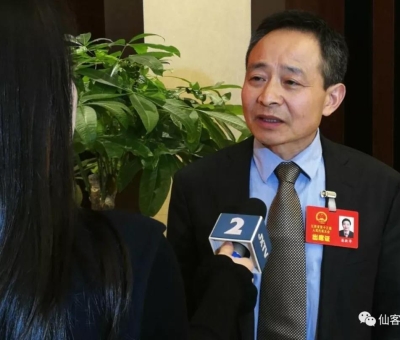 兩會(huì)上提了什么？這位人大代表再成各路媒體追逐焦點(diǎn)！