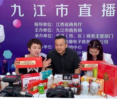 柴桑區(qū)政府副區(qū)長(zhǎng)王宏松為名優(yōu)特產(chǎn)品仙客來(lái)牌靈芝蛹蟲(chóng)草茯苓酸棗仁顆粒代言