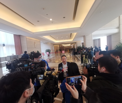 努力推進(jìn)綠色有機(jī)農(nóng)產(chǎn)品、中醫(yī)藥、文化和旅游等產(chǎn)業(yè)重要基地建設(shè) 江西仙客來董事長潘新華參加省十三屆人大五次會(huì)議積極建言獻(xiàn)策