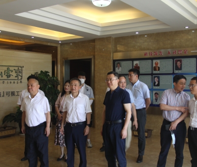 九江市人民政府副市長鮑成庚陪同中電光谷聯合控股有限公司總裁黃立平一行蒞臨仙客來考察調研