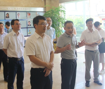 省委統(tǒng)戰(zhàn)部副部長(zhǎng)、省社會(huì)主義學(xué)院黨組書(shū)記易軍一行蒞臨仙客來(lái)公司考察調(diào)研