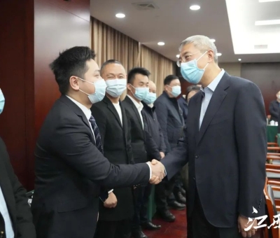 堅(jiān)守主業(yè) 提振信心 - 仙客來公司總經(jīng)理潘峰參加省委書記主持的民營(yíng)企業(yè)座談會(huì)